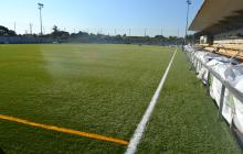 Imatge camp de futbol barri Montserrat amb la nova gespa