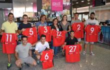 Foto de grup de la presentació de les samarretes patrocinades pel Gaudí Centre
