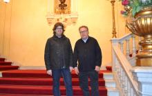 Imatge del director de l'Orquestra Camera Musicae, Tomàs Grau, (esquerra) i el regidor de Cultura i Joventut, Joaquim Sorio