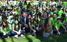 Foto de la campanya de sensibilització ambiental pel centre amb 350 alumnes de secundària