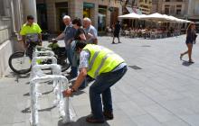 Nou aparcament per a bicicletes a la plaça del Mercadal.