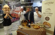 Imatge de la presentació de la galeta de la Cursa de la Dona 2019 al Forn Sistaré de Reus