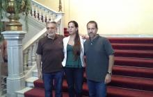 El director (dreta) i intèrprets de 