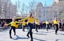 Foto de la gravació de la flashmob durant la festa de presentació dels nous busos