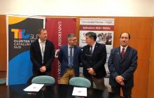 Imatge de la signatura del conveni aquest dilluns al rectorat de la URV