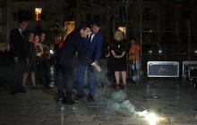 Imatge de l'encesa de la Tronada a càrrec del conseller de Cultura Santi Vila