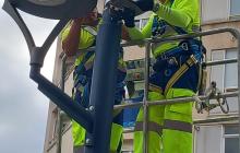 Instal·lació dels sensors de qualitat de l'aire de la ZBE