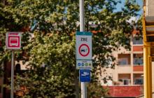 Cartell de ZBE i autobús