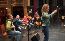 Activitat de musicoteràpia d'Apropa Cultura