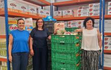 Les regidores Martinez i Escoda lliuren la donació