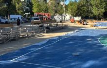 Muntatge pista 3x3 al parc de Sant Jordi