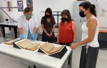 Montserrat Flores documents a restaurar arxiu municipal