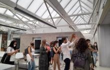 Visita dels alumnes de l'Escola d'Art i Disseny al Centre Social El Roser