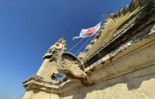 Hissada de la bandera de Reus al campanar de Sant Pere