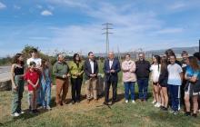 Acte d'inauguració d'una placa al Pi de Bofarull