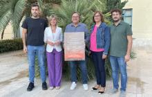 Les regidores Llauradó i Escoda amb membres de l'AVV El Pinar