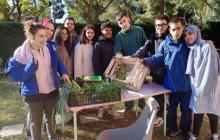 Alumnes del cicle formatiu IFE «Cures d’animals i espais verds» de l’Institut Gaudí