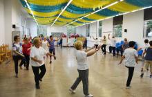 Imatge d'arxiu d'un curs de gimnàstica per a gent gran a un centre cívic de Reus
