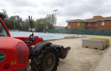 Imatge dels treballs iniciats per construir el polilleuger annex a l'Escola Cèlia Artiga