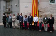 Imatge de l'acte d'ofrena floral al Baluard a càrrec dels regidors del consistori