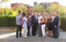 Visita de l'alcalde de Reus al barri Gaudí acompanyat d'altres regidors del consistori.