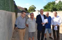 Imatge de la visita d'aquest dimarts al passatge situat entre els carrers d'Alcubierre i Puertollano de Reus